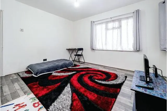Whalebone Lane South, Dagenham, photo 1
