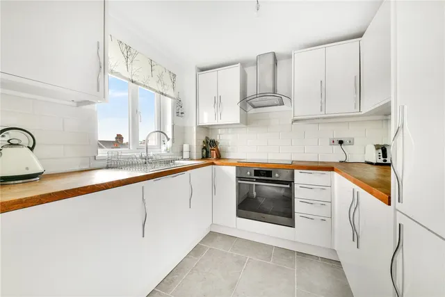 Bramston Road, London, SW17, photo 1