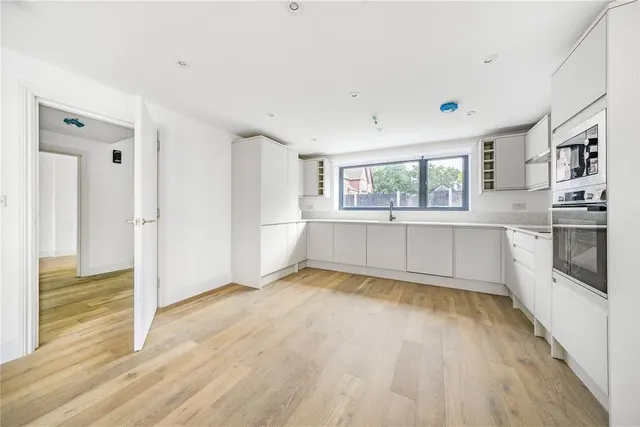 Vicarage Road, Sunbury-on-Thames, TW16, photo 2