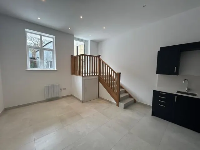 High Street, Guildford, GU1, photo 1