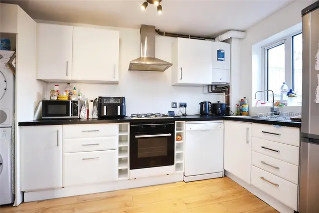 Photo 3 — Frensham Close, Banbury, Oxfordshire, OX16