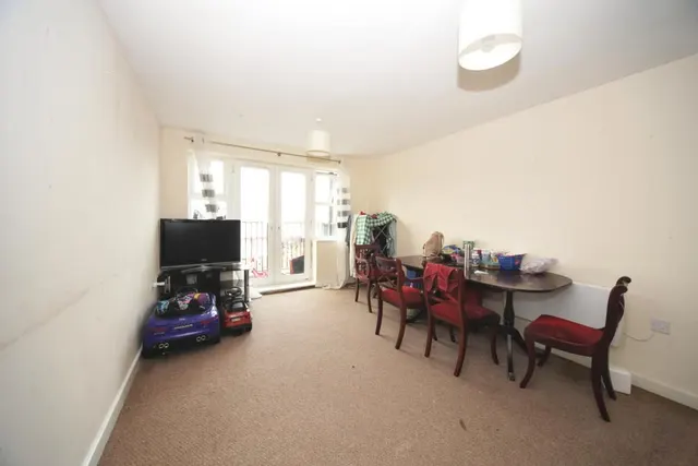 Photo 2 — Holly Street, Luton LU1 3DF