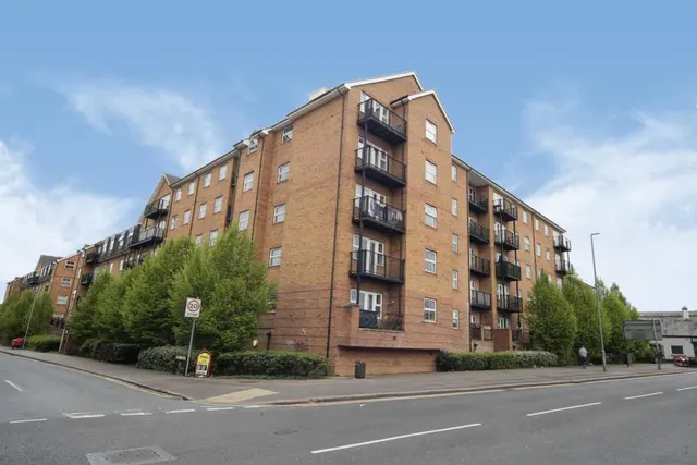 Holly Street, Luton LU1 3DF, photo 1