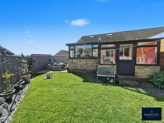 Photo 2 — Chevins Close, BATLEY, West Yorkshire WF17 0QQ