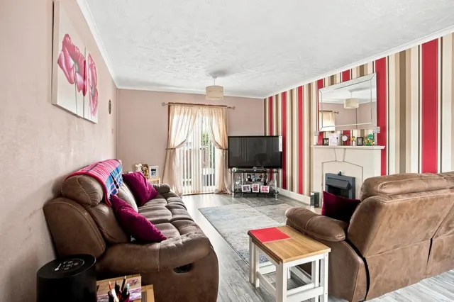 Photo 3 — Earlsburn Avenue, FK7