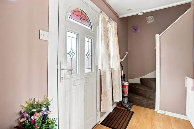 Photo 2 — Earlsburn Avenue, FK7