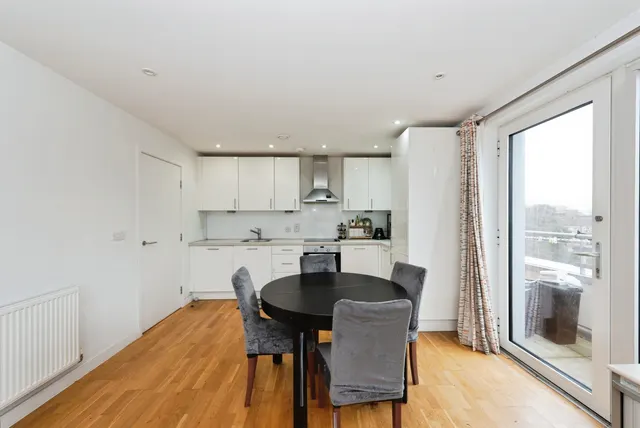 Manor Lane, Feltham, TW13, photo 3