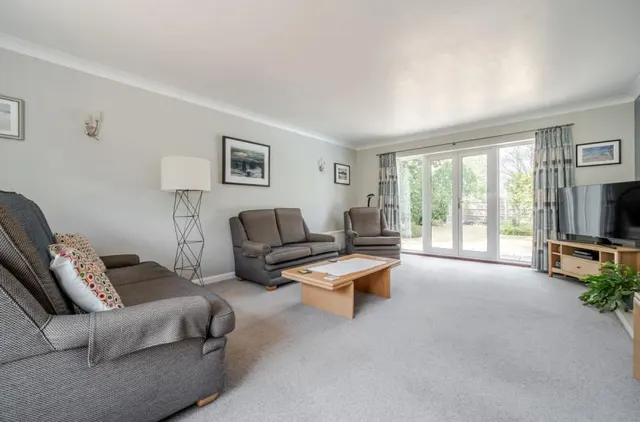 Chandlers Lane, Yateley, GU46, photo 2