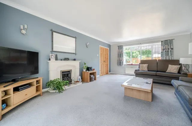 Chandlers Lane, Yateley, GU46, photo 3