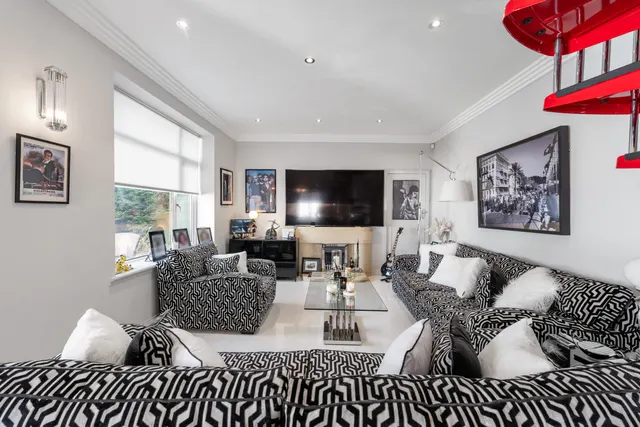 Sunningdale Avenue, Newton Mearns, photo 2