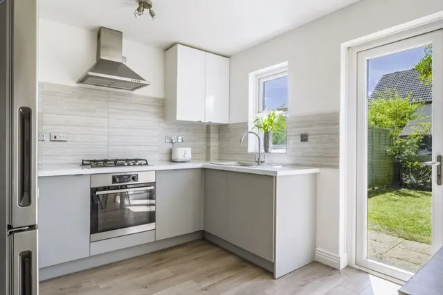 Woodhouse Close, Cirencester, GL7, photo 3
