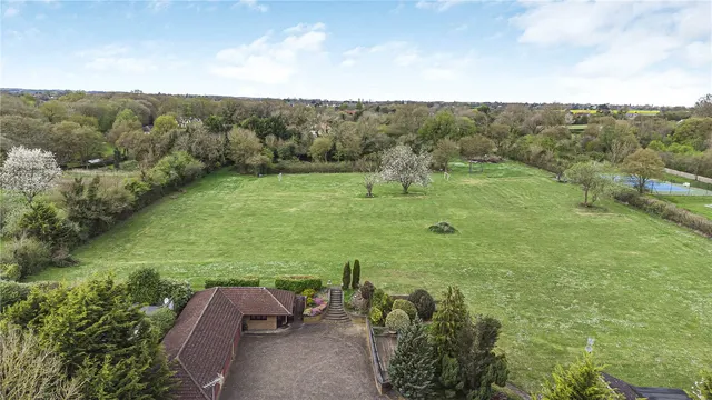 Photo 2 — Reynards Road, Welwyn, AL6