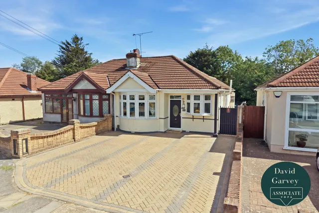 Heather Drive, Romford, RM1, photo 1