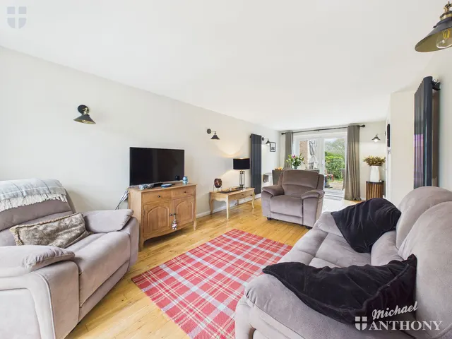 Photo 2 — Dalesford Road, Aylesbury, HP21 9XD
