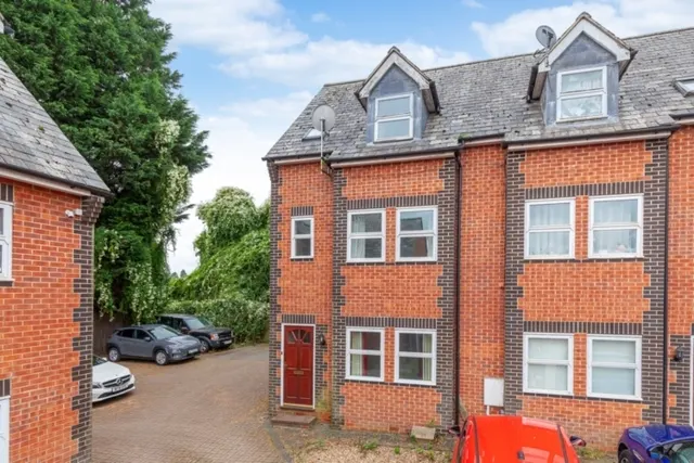 Berrymoor Road, Banbury, OX16, photo 1