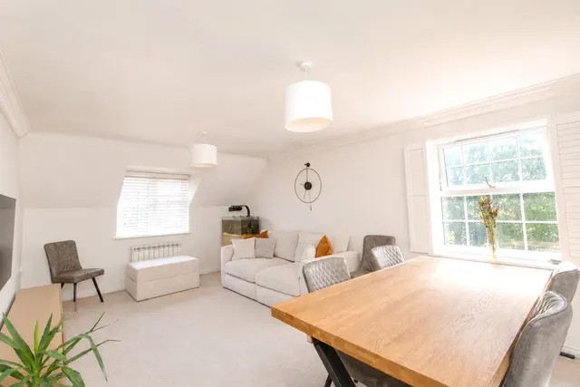 York Mews, Alton, GU34, photo 2
