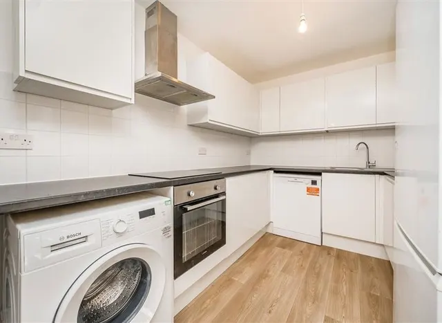 Clitterhouse Road, Cricklewood, NW2, photo 3