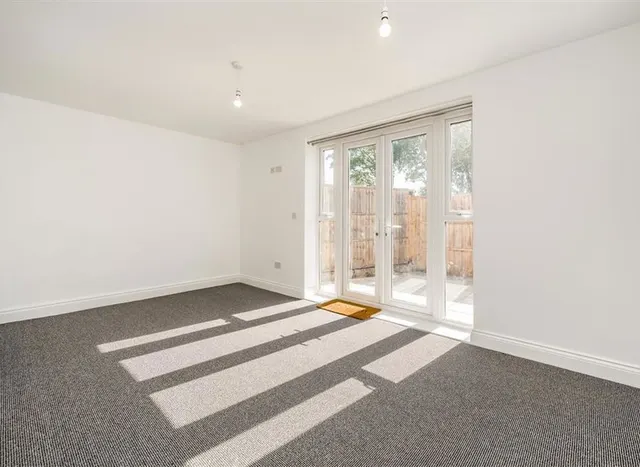 Clitterhouse Road, Cricklewood, NW2, photo 2
