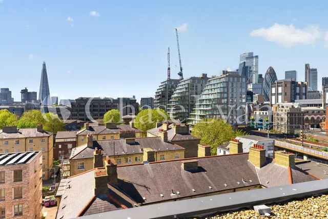 Photo 3 — Luxe Tower, Dock Street, Aldgate, London, E1