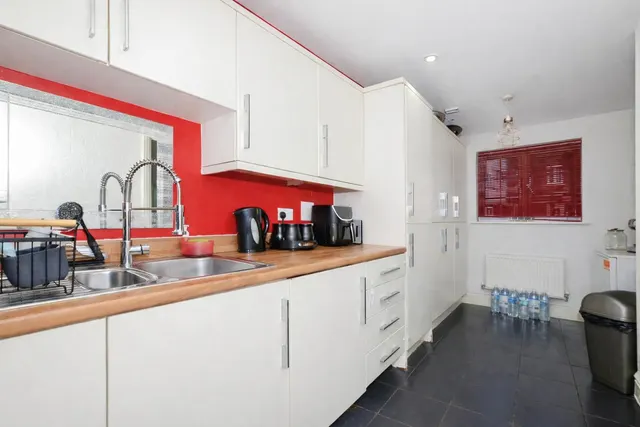 Kingshill Drive, High Wycombe, HP13, photo 2