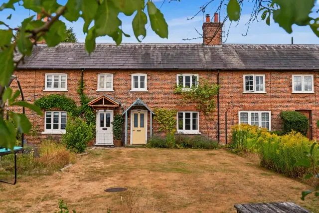 32 Stocks Road, Aldbury, Hertfordshire, HP23 5RU, photo 1