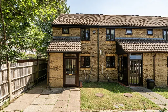 Jasmin Close, Northwood, HA6, photo 1