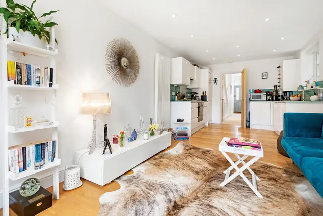 Photo 2 — 130 Balvernie Grove, London