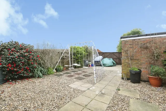 Photo 3 — Pear Tree Walk, Newington, Sittingbourne, Kent, ME9