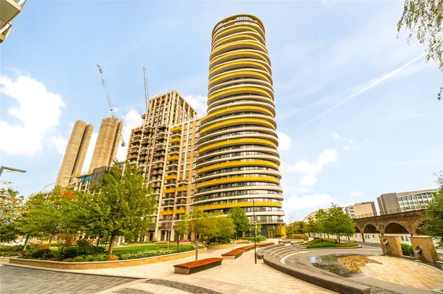 Cascade Way, London, W12, photo 1