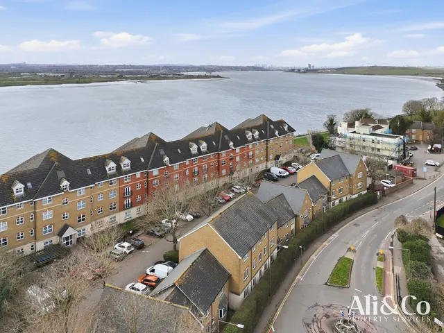 Harrisons Wharf, Purfleet-on-Thames, Essex, RM19 1QX, photo 1