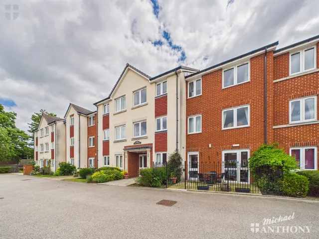 Pearl Court, Croft Road, Aylesbury, HP21 7BY, photo 1