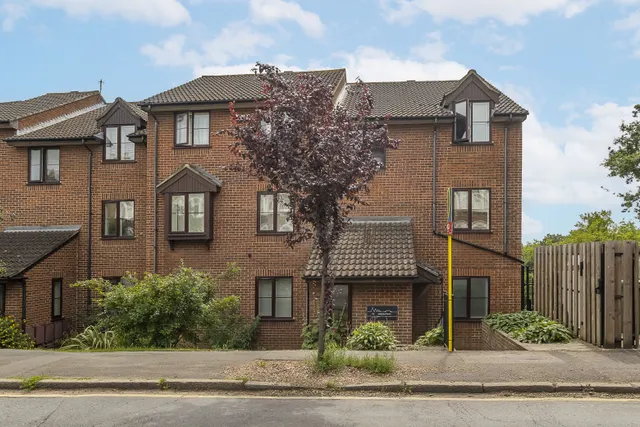 Alexandra Road, London, SW19, photo 1