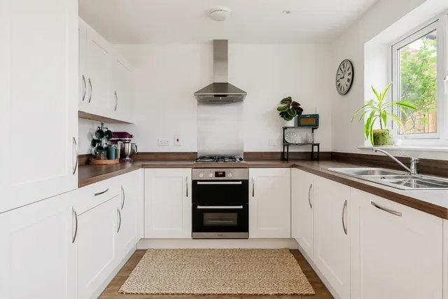 Photo 3 — Bracher Close, Alton, GU34