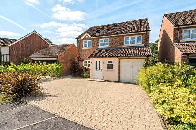 Furnival Close, Virginia Water GU25, photo 1