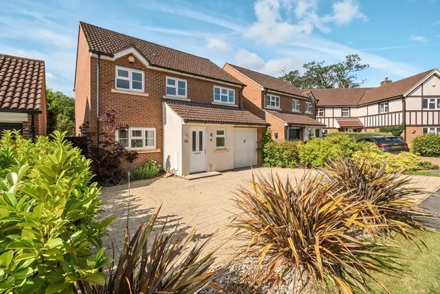 Furnival Close, Virginia Water, GU25, photo 1