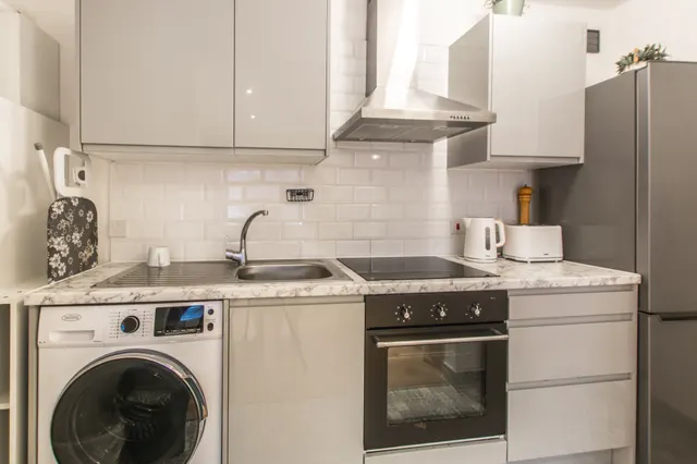 Photo 3 — 3 Gladstone Mews, Wood Green, London