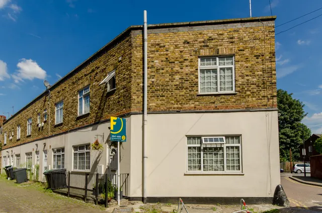 3 Gladstone Mews, Wood Green, London, photo 1