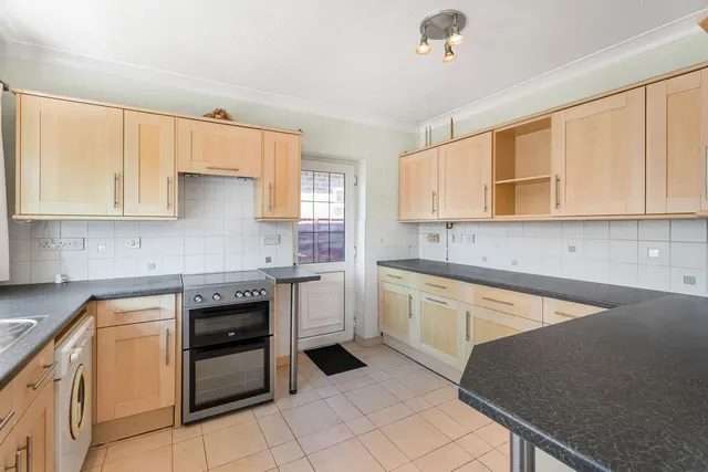 Stewart Avenue, Shepperton, TW17, photo 3
