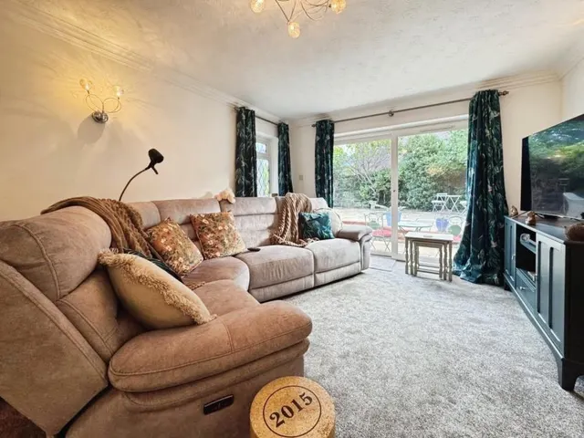 Wycombe Road, Saunderton, HP14, photo 2