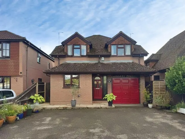 Wycombe Road, Saunderton, HP14, photo 1