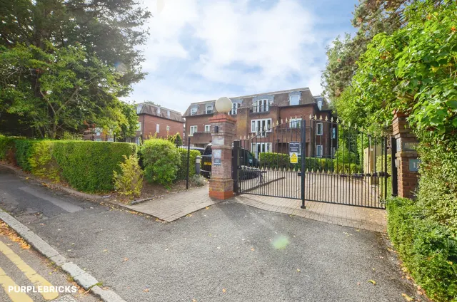 Eastbury Avenue, Northwood, HA6, photo 1