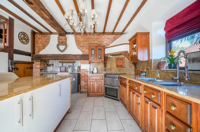 Beautiful Grade II Listed Country Home, Hunton, photo 2