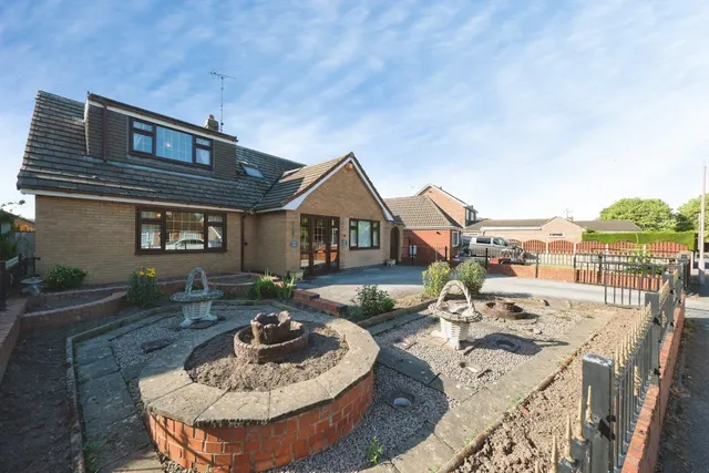 Larch Avenue, Mansfield Woodhouse, Mansfield, Nottinghamshire, NG19, photo 1