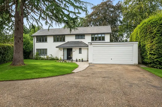 Old Avenue, West Byfleet, KT14, photo 1