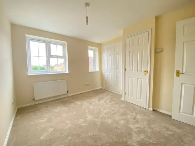 Ropeland Way, Horsham, RH12, photo 3