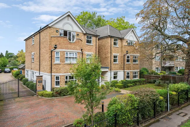 Westfield Park, Pinner, HA5, photo 1