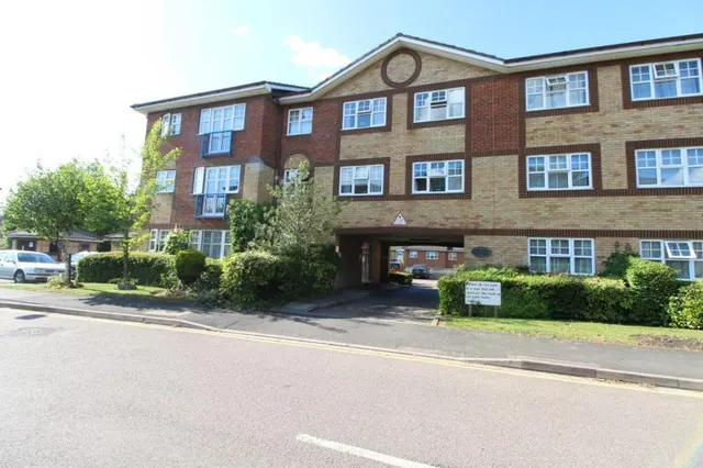 Earls Meade, Luton, LU2, photo 1