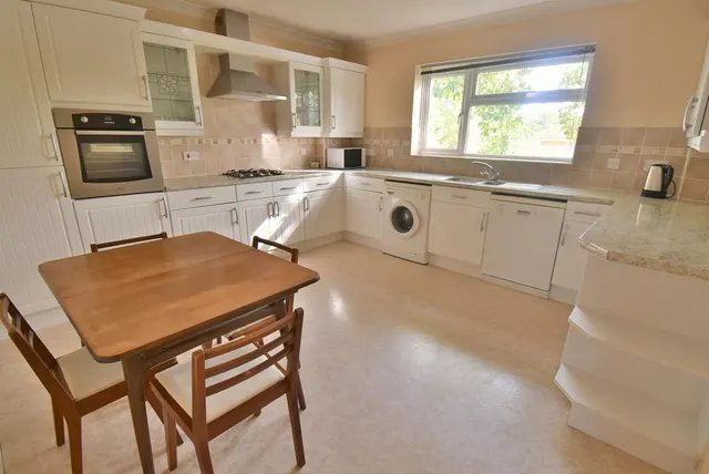 Beaufoys Court, BH22, photo 3