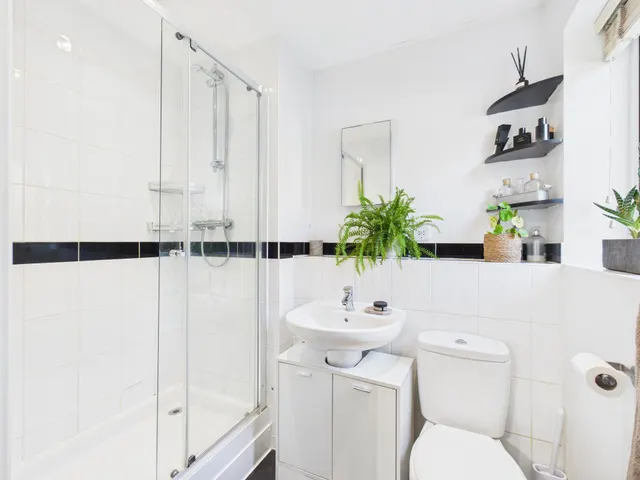 The Den, Tadley, RG26, photo 3