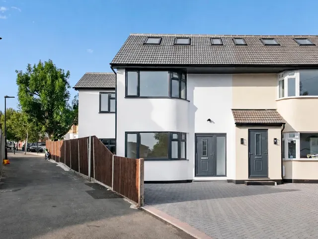 Gonville Crescent, Northolt, UB5, photo 1